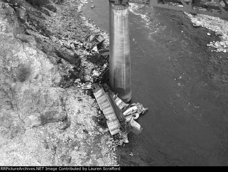 CP Coal Train Wreckage Thompson River, Lytton, BC